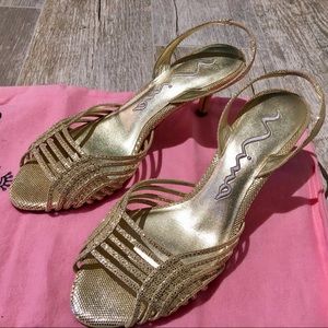 Like new, Nina formal gold short heel